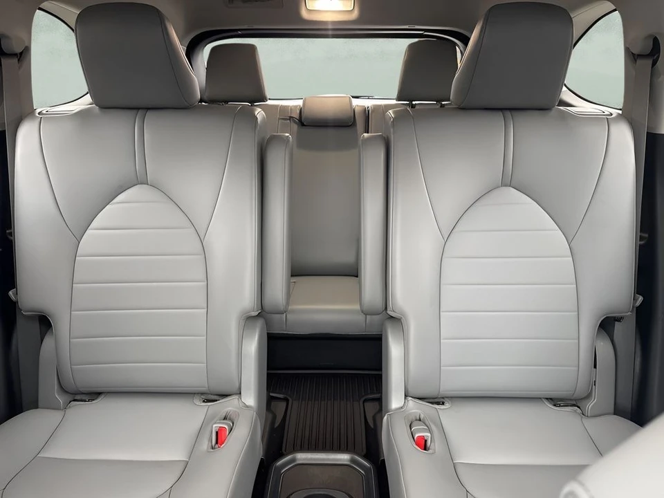 2021 Toyota Highlander - Image 12 of 21