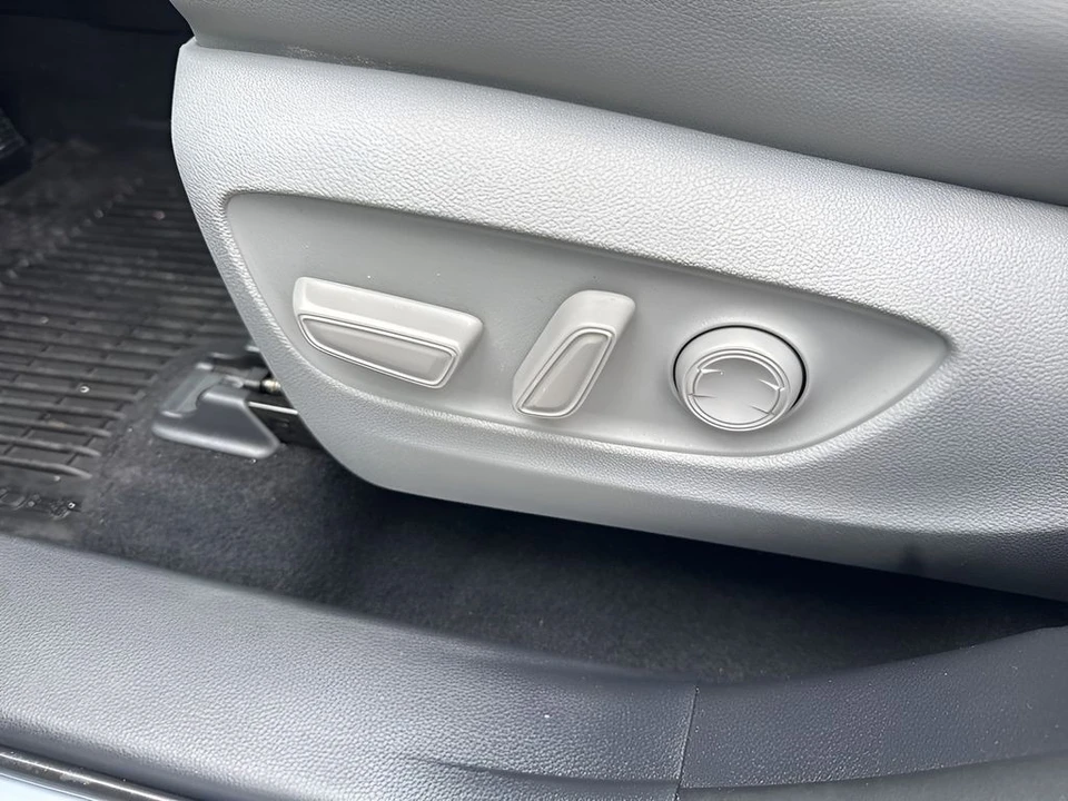 2021 Toyota Highlander - Image 10 of 21