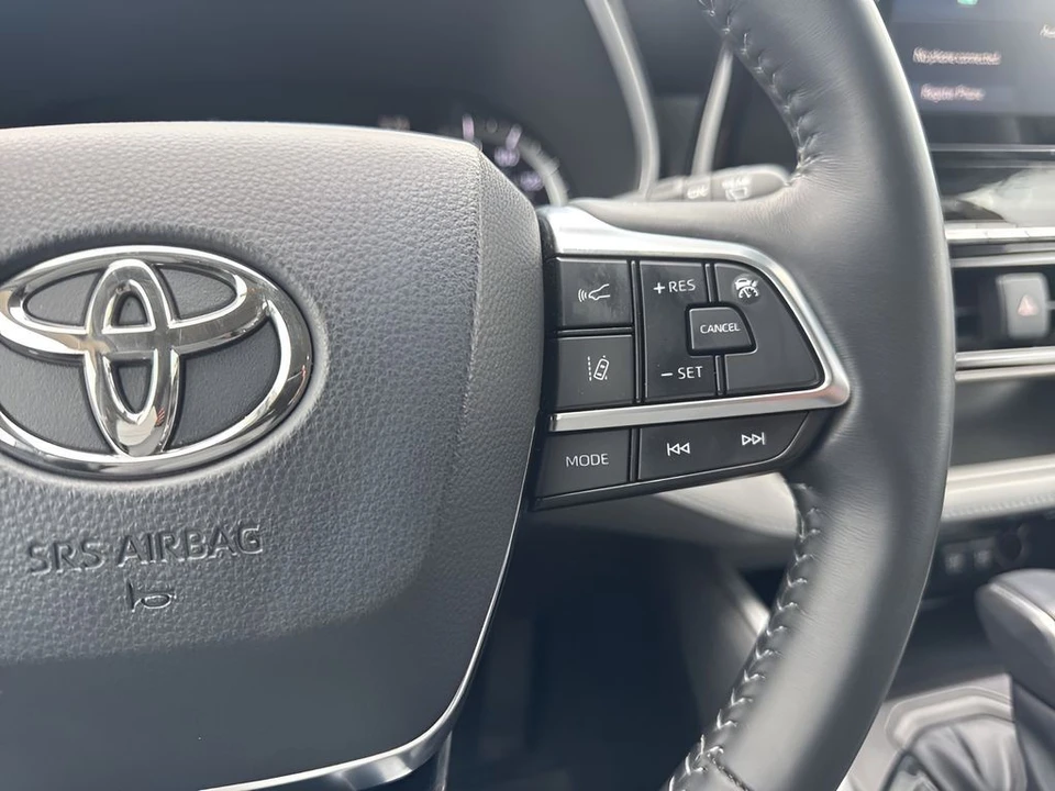 2021 Toyota Highlander - Image 17 of 21