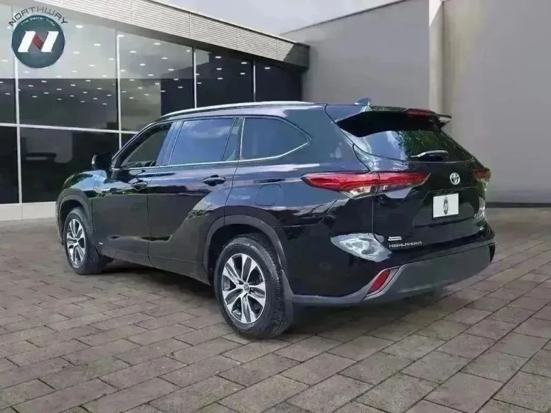 2021 Toyota Highlander - Image 3 of 12