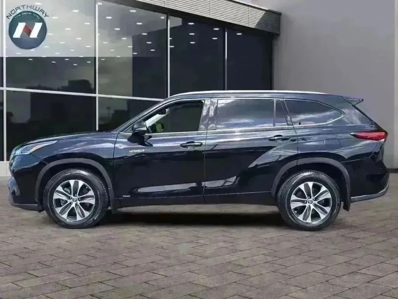 2021 Toyota Highlander - Image 2 of 12