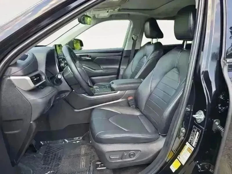 2021 Toyota Highlander - Image 9 of 12