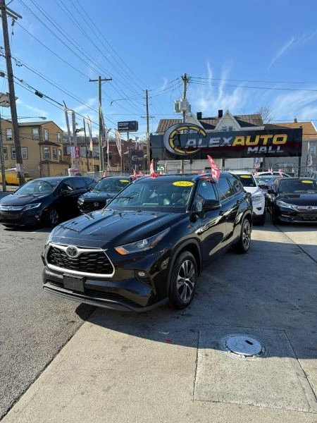2021 Toyota Highlander - Image 2 of 11