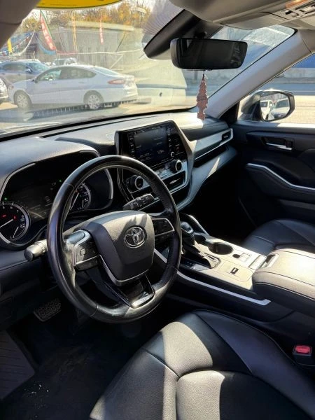2021 Toyota Highlander - Image 7 of 11