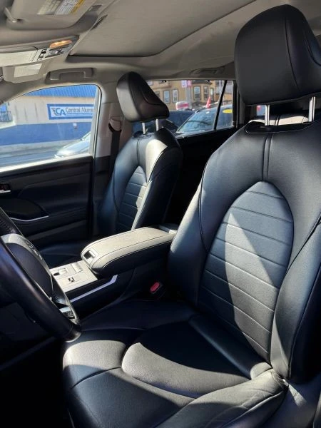 2021 Toyota Highlander - Image 8 of 11