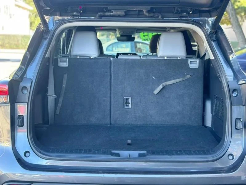 2021 Toyota Highlander - Image 10 of 12