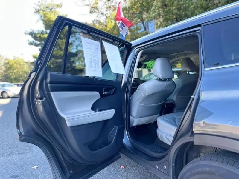 2021 Toyota Highlander - Image 11 of 12