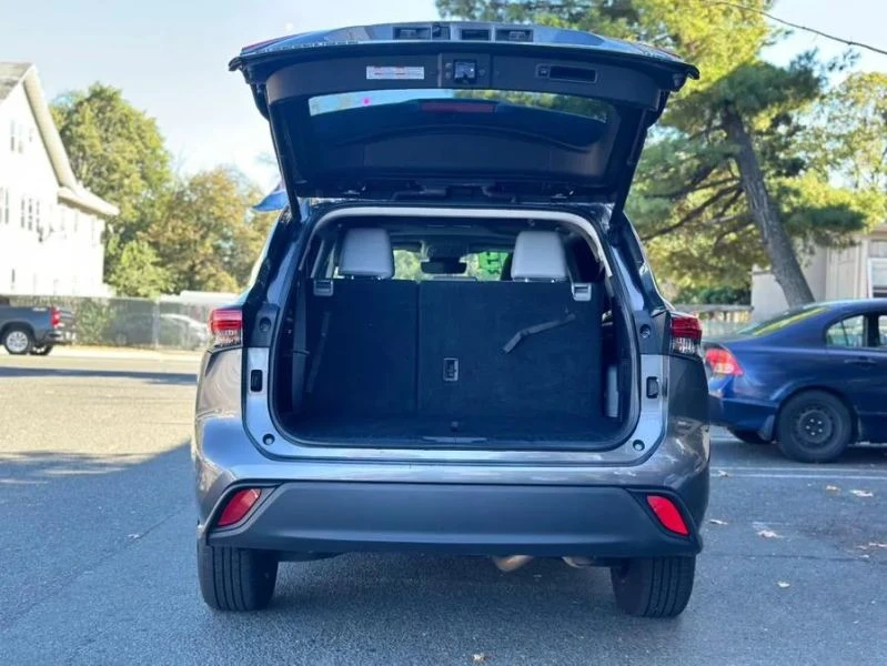 2021 Toyota Highlander - Image 9 of 12