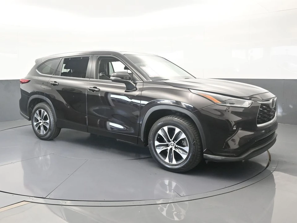 2021 Toyota Highlander - Image 8 of 12