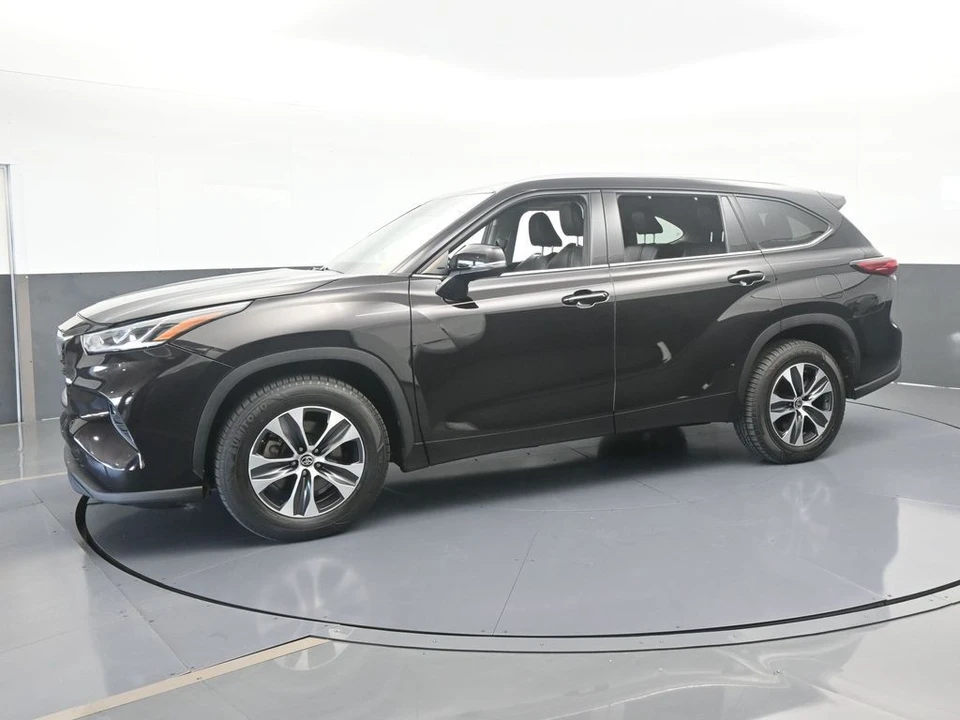 2021 Toyota Highlander - Image 2 of 12