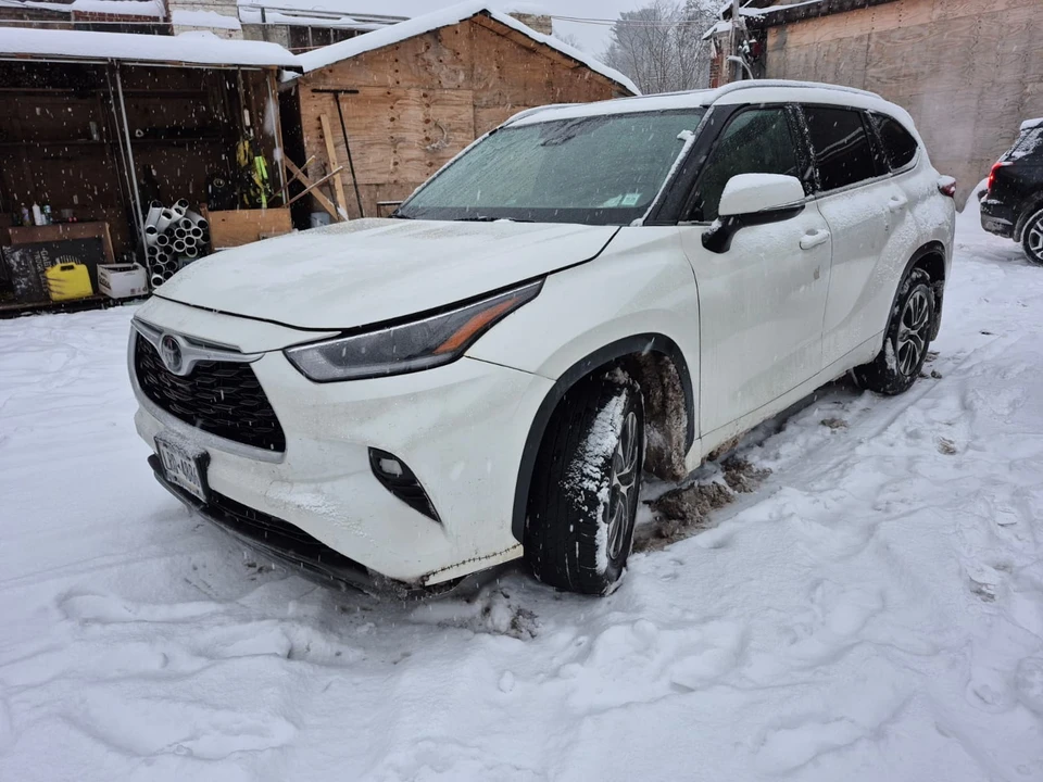 2021 Toyota Highlander - Image 2 of 5