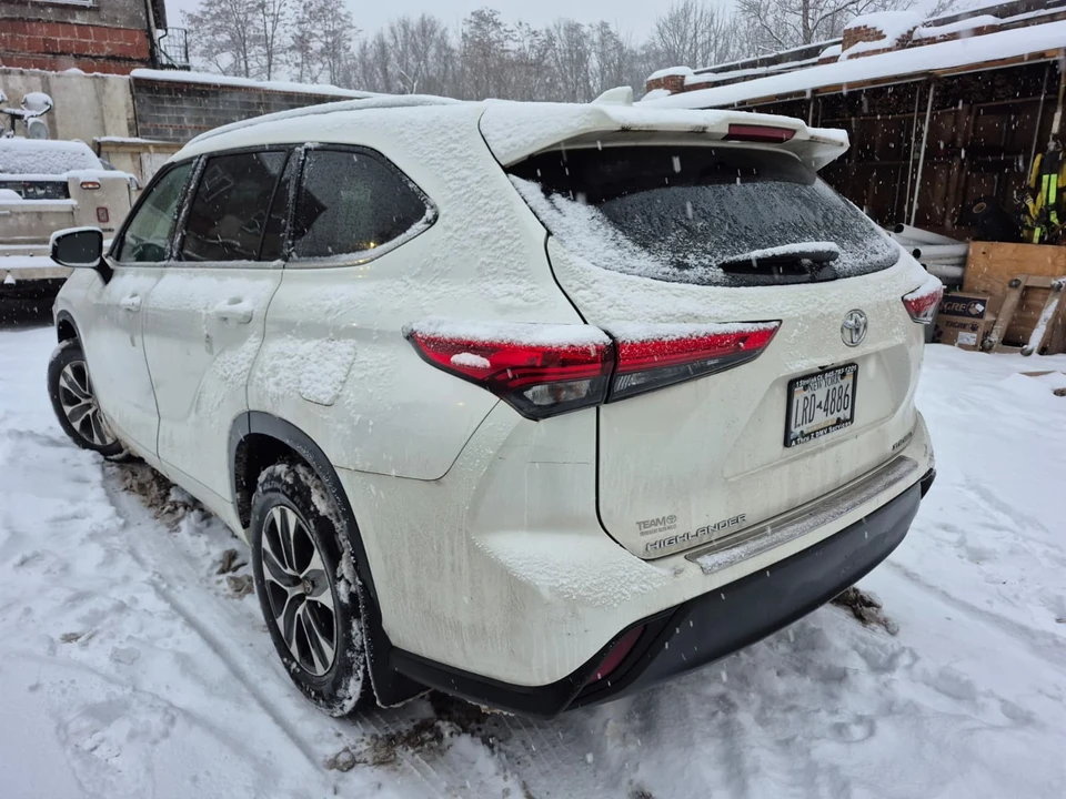 2021 Toyota Highlander - Image 3 of 5