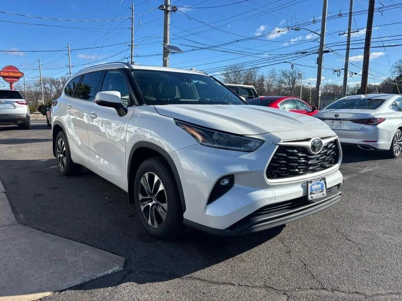 2021 Toyota Highlander - Image 9 of 12