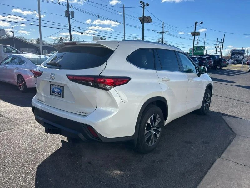 2021 Toyota Highlander - Image 7 of 12