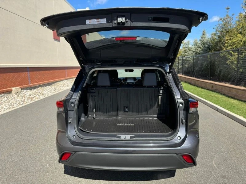 2021 Toyota Highlander - Image 9 of 12