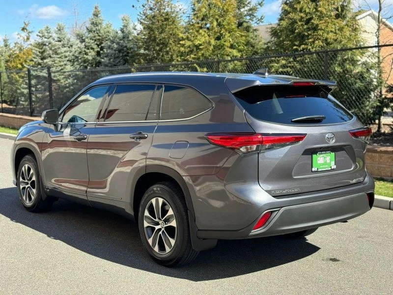 2021 Toyota Highlander - Image 7 of 12