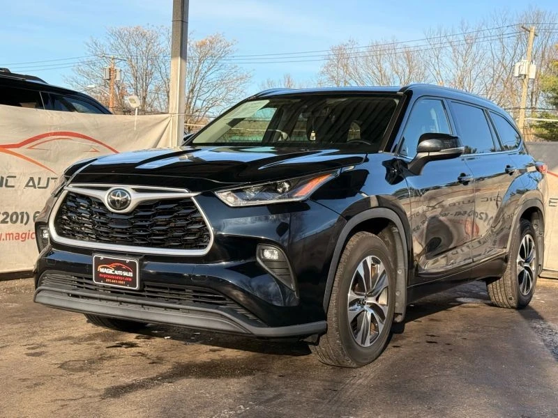 2021 Toyota Highlander - Image 3 of 12