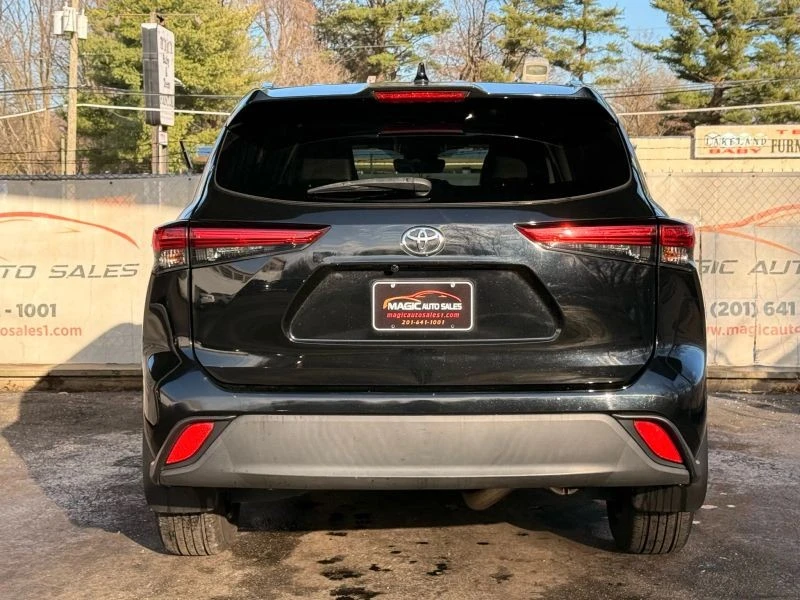 2021 Toyota Highlander - Image 10 of 12