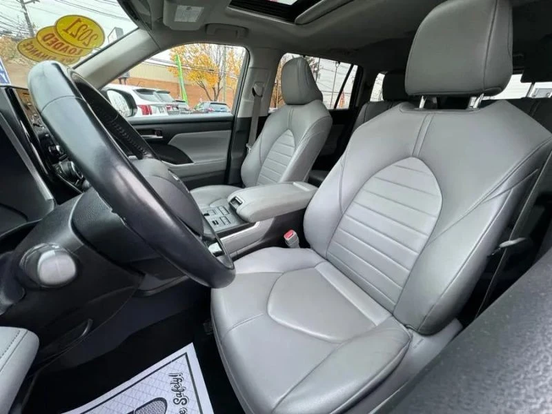 2021 Toyota Highlander - Image 9 of 12