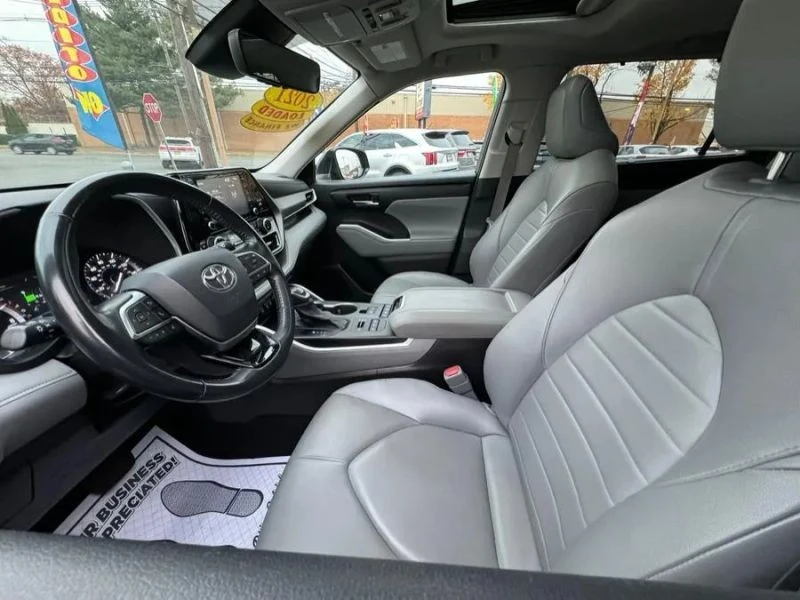 2021 Toyota Highlander - Image 10 of 12