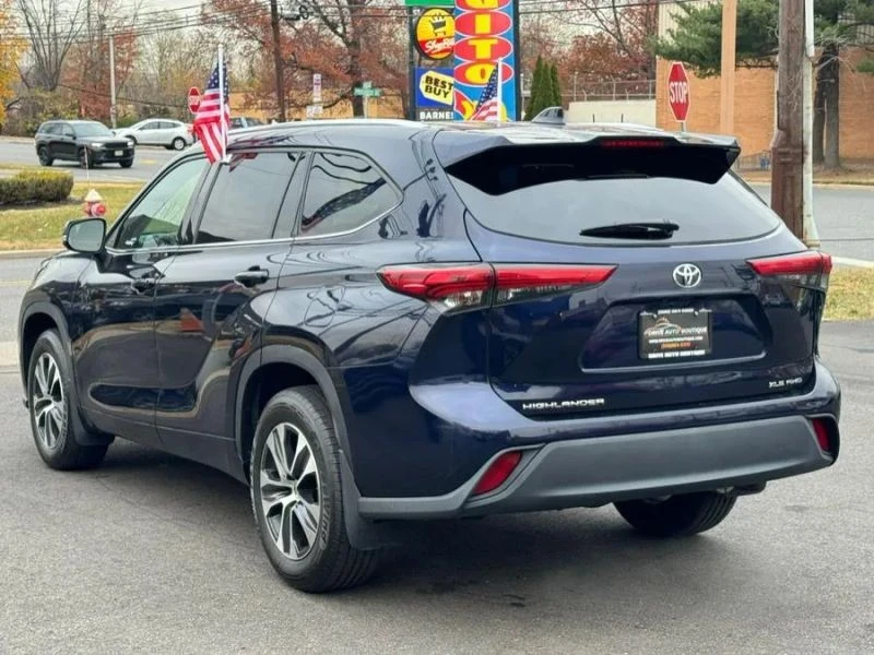 2021 Toyota Highlander - Image 7 of 12