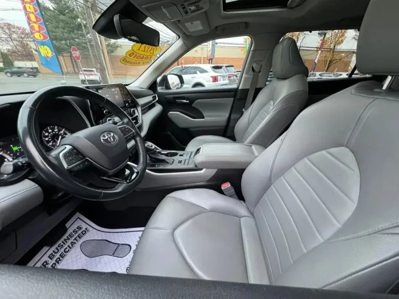 2021 Toyota Highlander - Image 10 of 12
