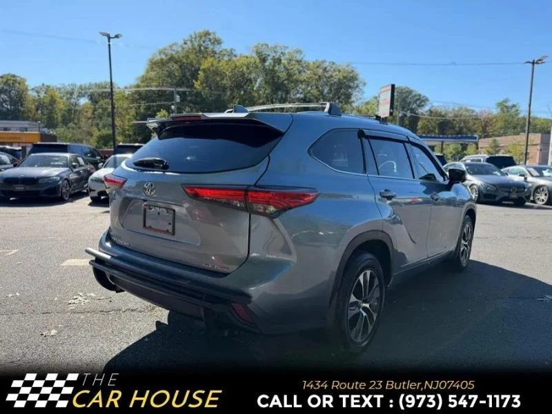 2021 Toyota Highlander - Image 8 of 12