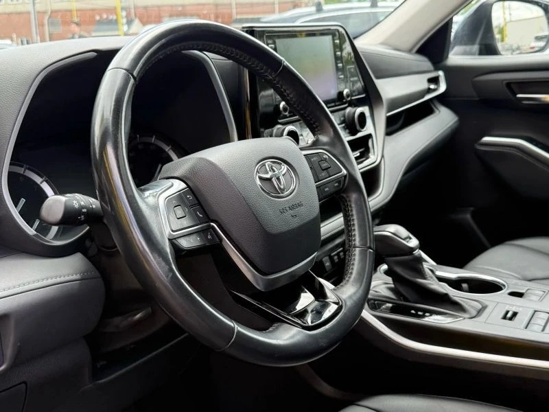2021 Toyota Highlander - Image 9 of 12
