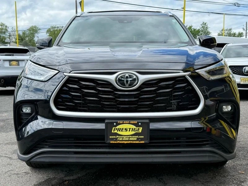 2021 Toyota Highlander - Image 2 of 12