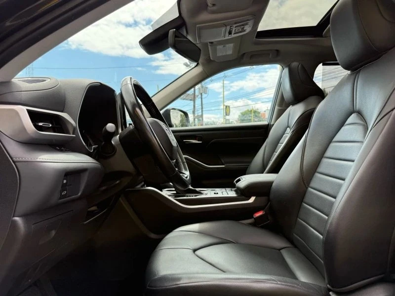 2021 Toyota Highlander - Image 8 of 12