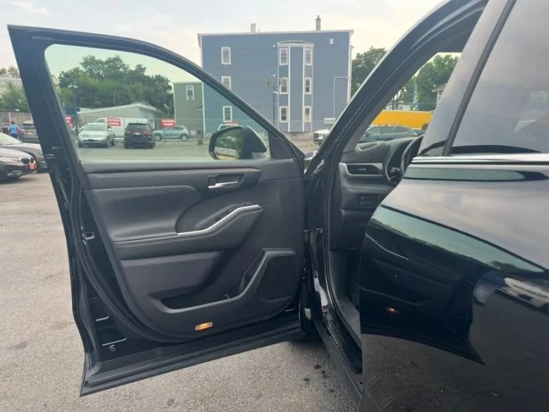 2021 Toyota Highlander - Image 9 of 12