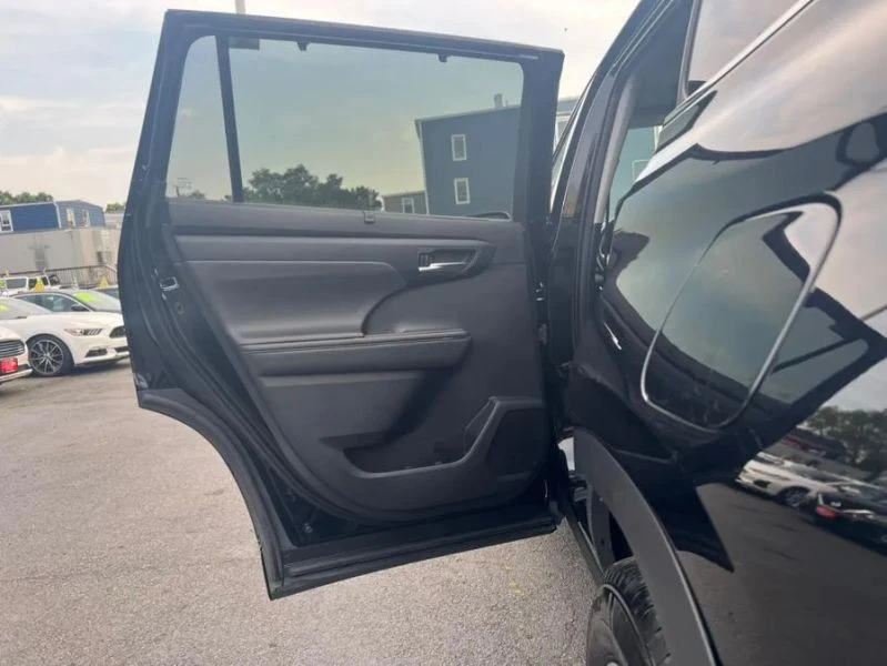 2021 Toyota Highlander - Image 11 of 12