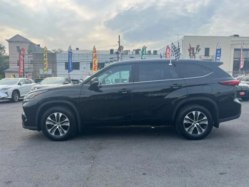 2021 Toyota Highlander - Image 8 of 12