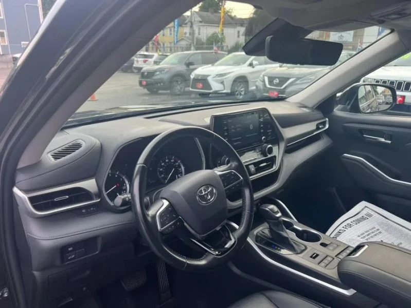 2021 Toyota Highlander - Image 10 of 12