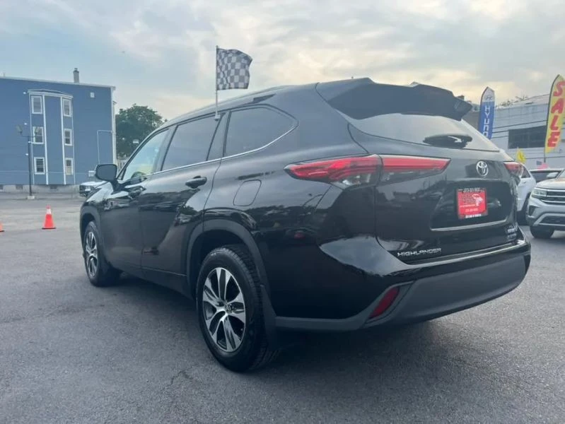 2021 Toyota Highlander - Image 7 of 12
