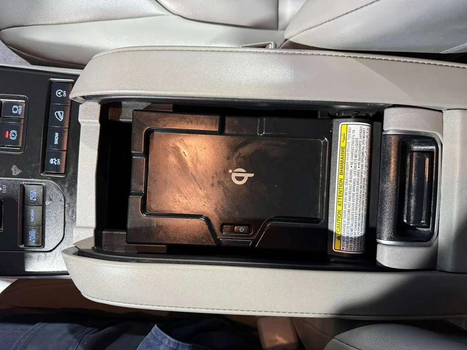2021 Toyota Highlander - Image 19 of 21