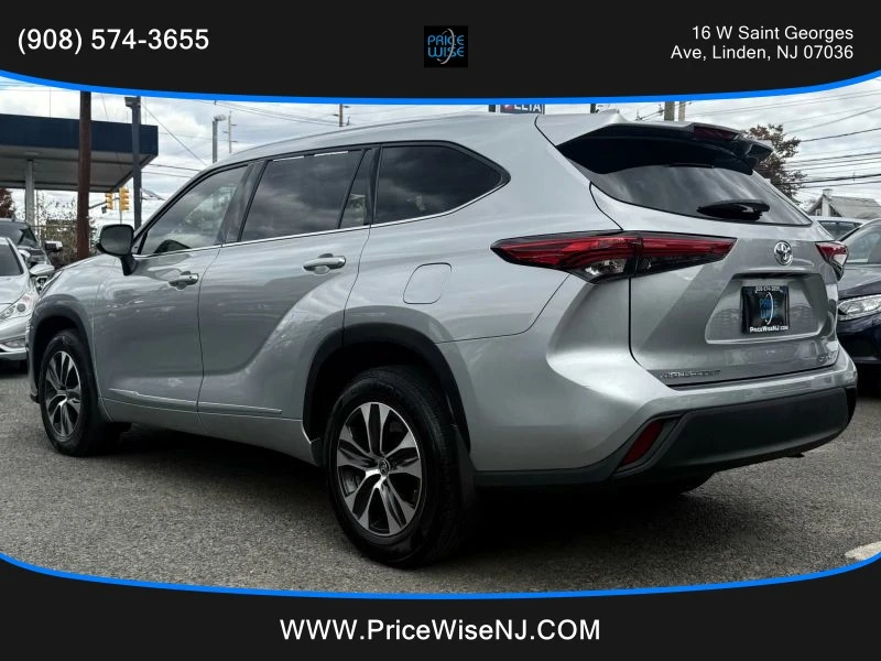 2021 Toyota Highlander - Image 3 of 12