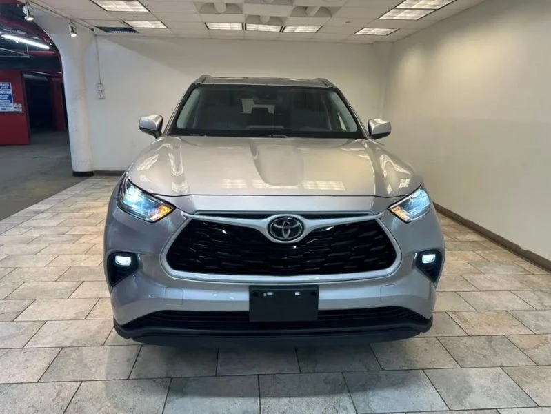 2021 Toyota Highlander - Image 8 of 12