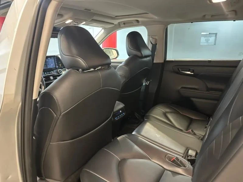2021 Toyota Highlander - Image 11 of 12