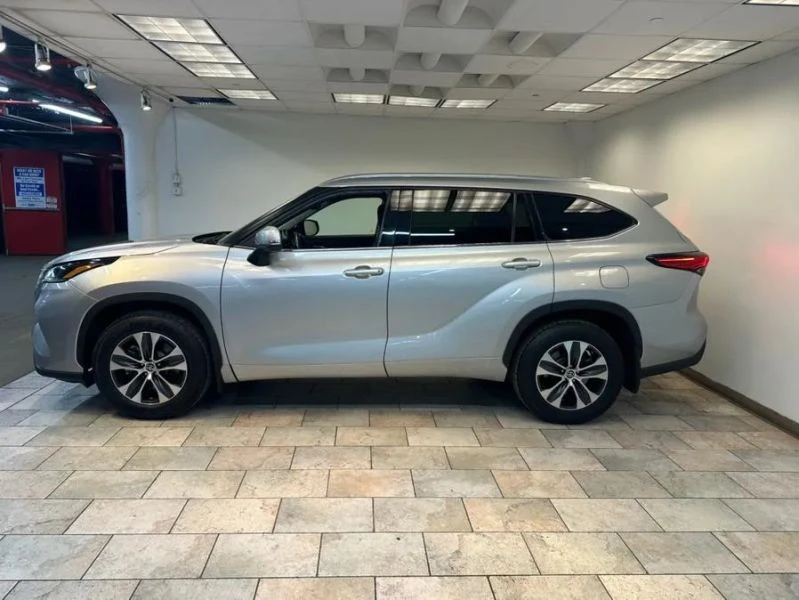 2021 Toyota Highlander - Image 3 of 12