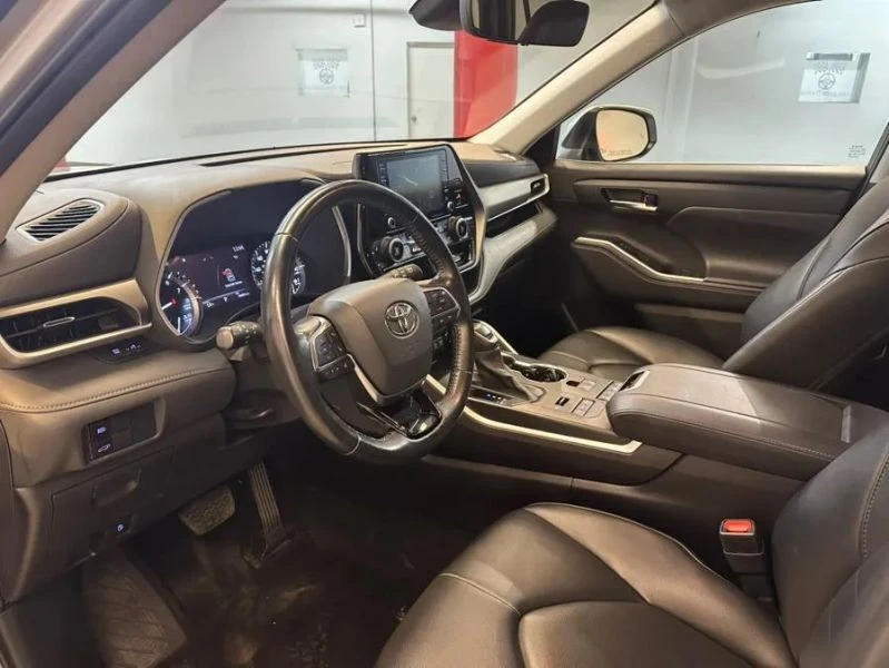 2021 Toyota Highlander - Image 9 of 12
