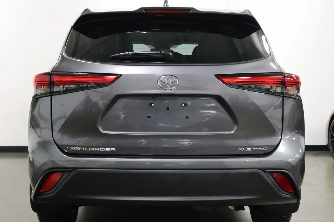 2021 Toyota Highlander - Image 8 of 12