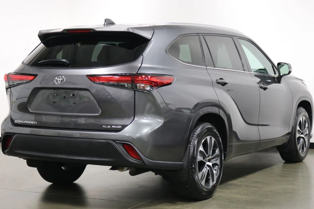 2021 Toyota Highlander - Image 9 of 12