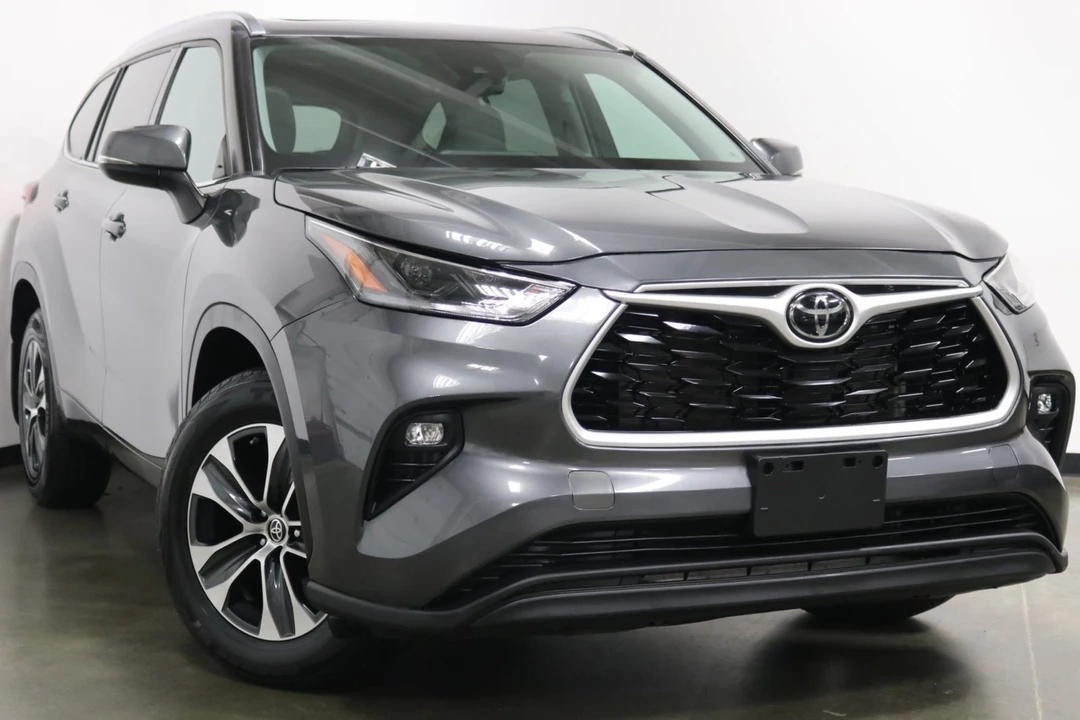 2021 Toyota Highlander - Image 2 of 12