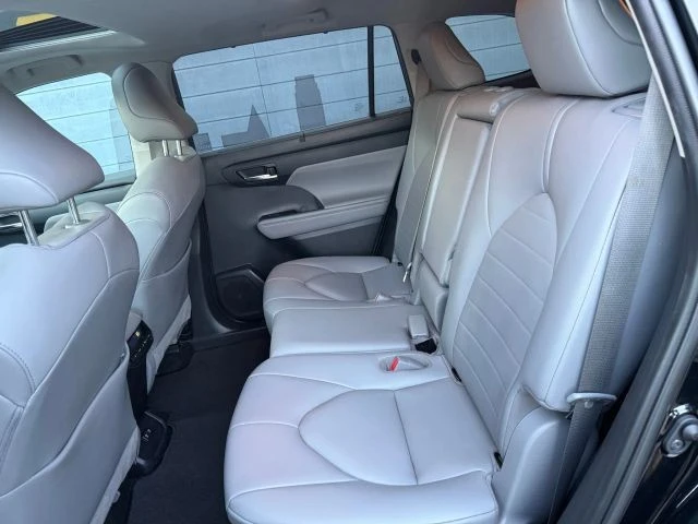 2021 Toyota Highlander - Image 12 of 21
