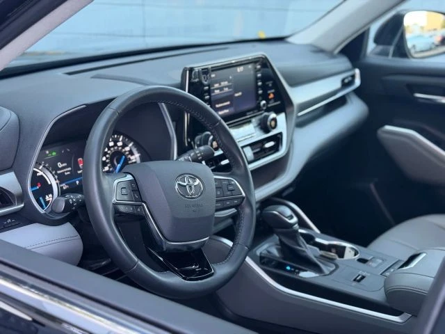 2021 Toyota Highlander - Image 20 of 21