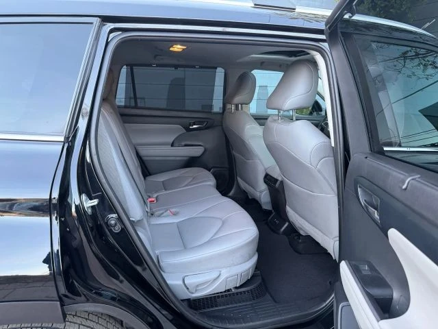 2021 Toyota Highlander - Image 17 of 21