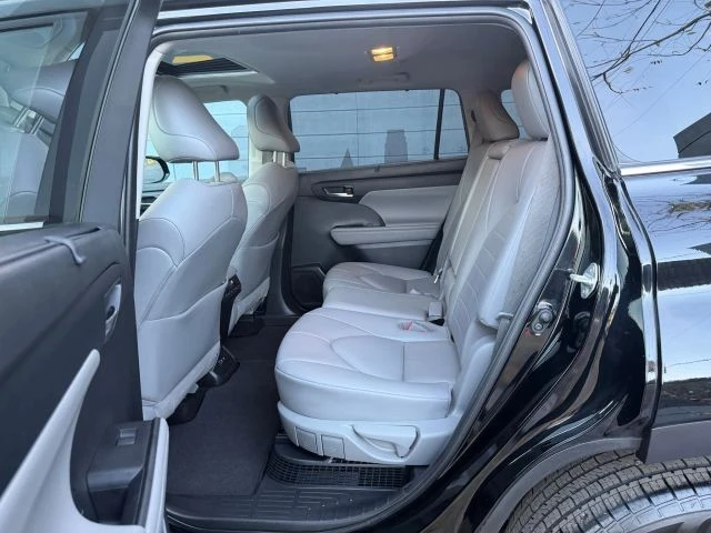 2021 Toyota Highlander - Image 11 of 21