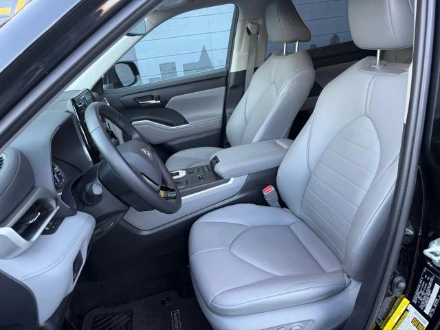 2021 Toyota Highlander - Image 10 of 21