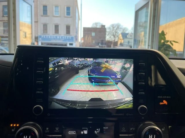 2021 Toyota Highlander - Image 13 of 31